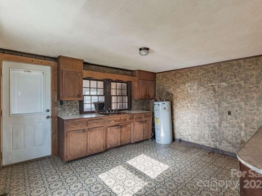 3467 Clearview Lane, Maiden, NC 28650.  MLS# CAR4235224, YatesRealty ID 2342. 