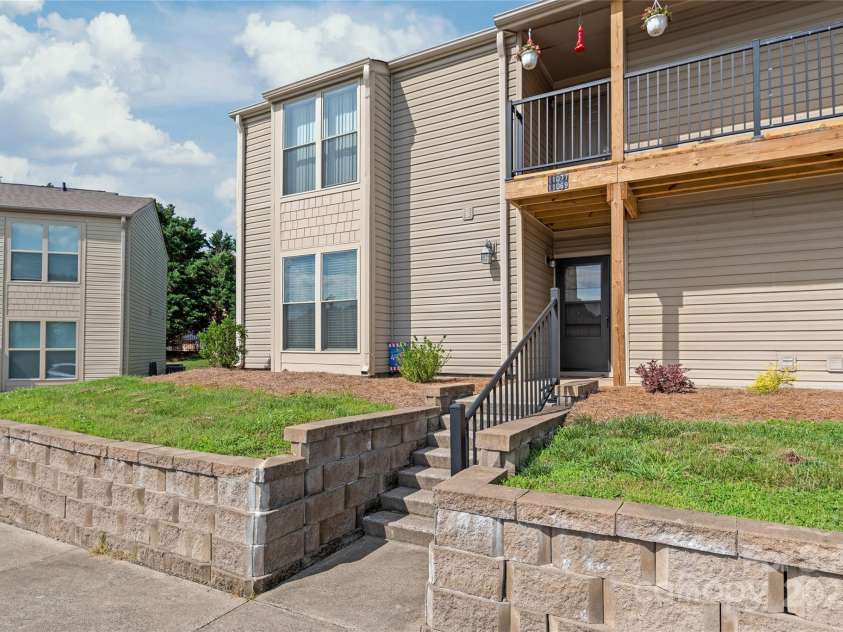 11069 Running Ridge Road, Charlotte, NC 28226.  MLS# CAR4271611, YatesRealty ID 23420. 