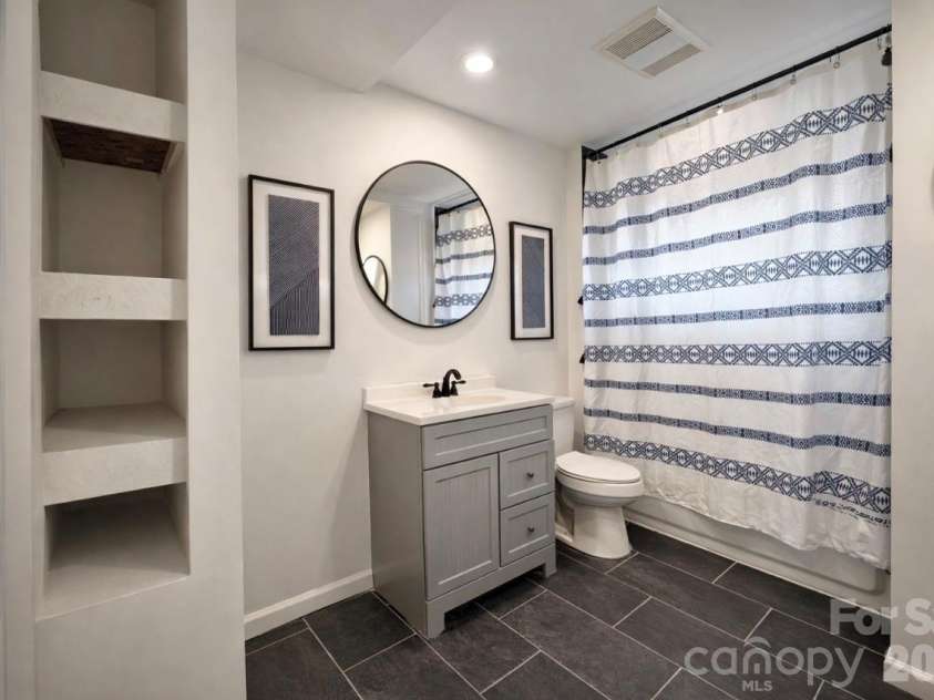 141 Short Hills Drive, Charlotte, NC 28217.  MLS# CAR4364241, YatesRealty ID 23421. 