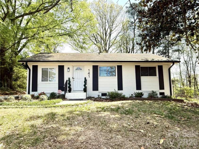 141 Short Hills Drive, Charlotte, NC 28217.  MLS# CAR4364241, YatesRealty ID 23421. 
