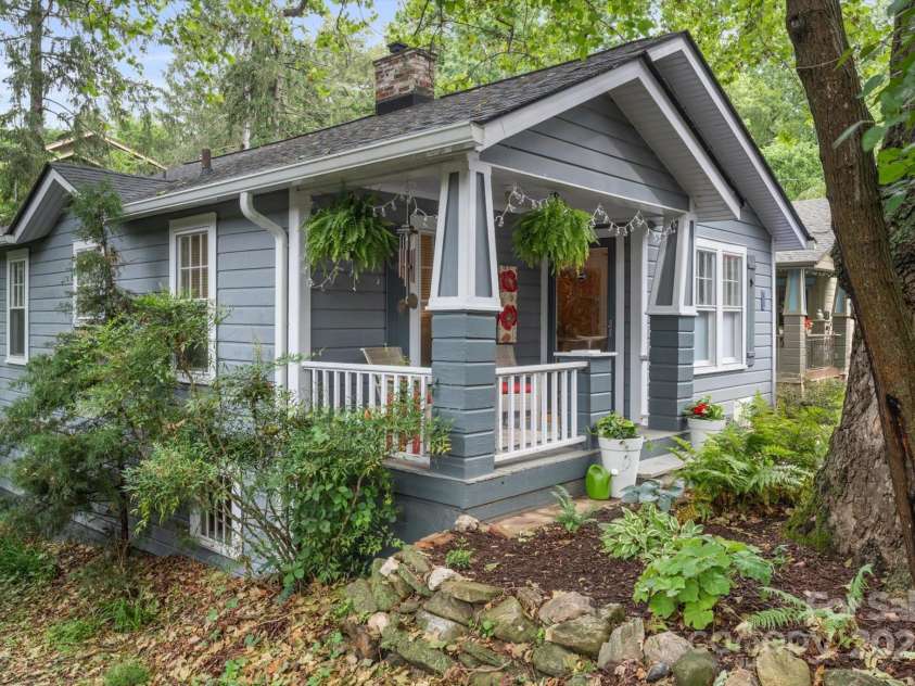 20 Chatham Road, Asheville, NC 28804.  MLS# CAR4259539, YatesRealty ID 23421. 