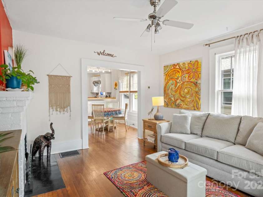 20 Chatham Road, Asheville, NC 28804.  MLS# CAR4259539, YatesRealty ID 23421. 