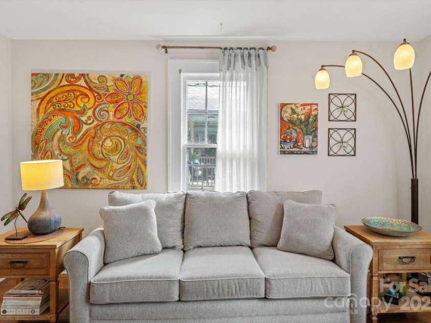 20 Chatham Road, Asheville, NC 28804.  MLS# CAR4259539, YatesRealty ID 23421. 