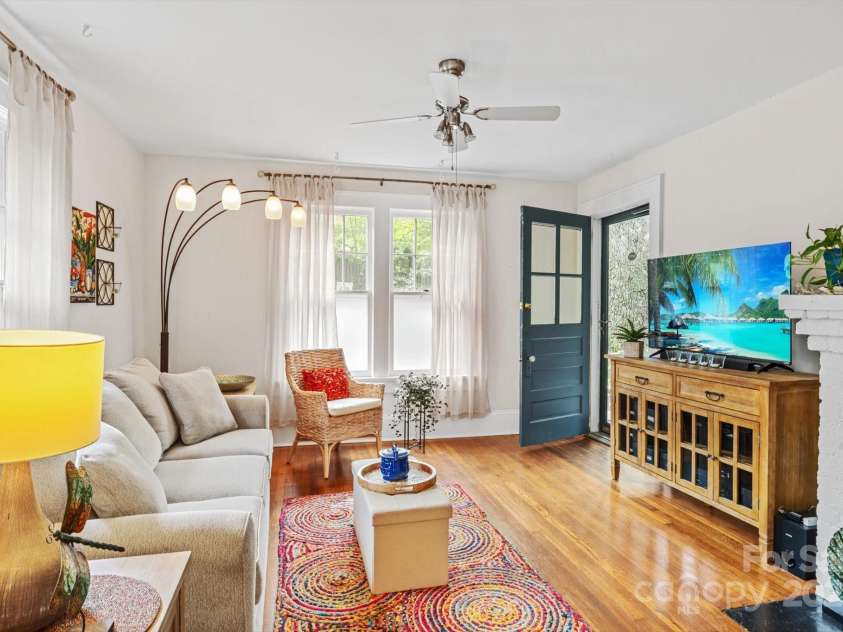 20 Chatham Road, Asheville, NC 28804.  MLS# CAR4259539, YatesRealty ID 23421. 