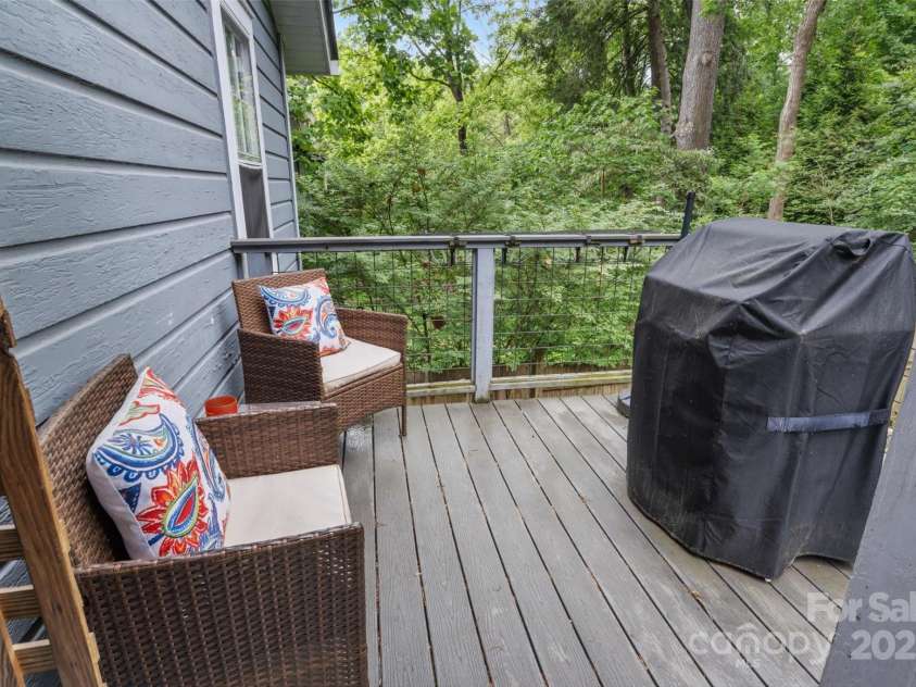 20 Chatham Road, Asheville, NC 28804.  MLS# CAR4259539, YatesRealty ID 23421. Back Porch