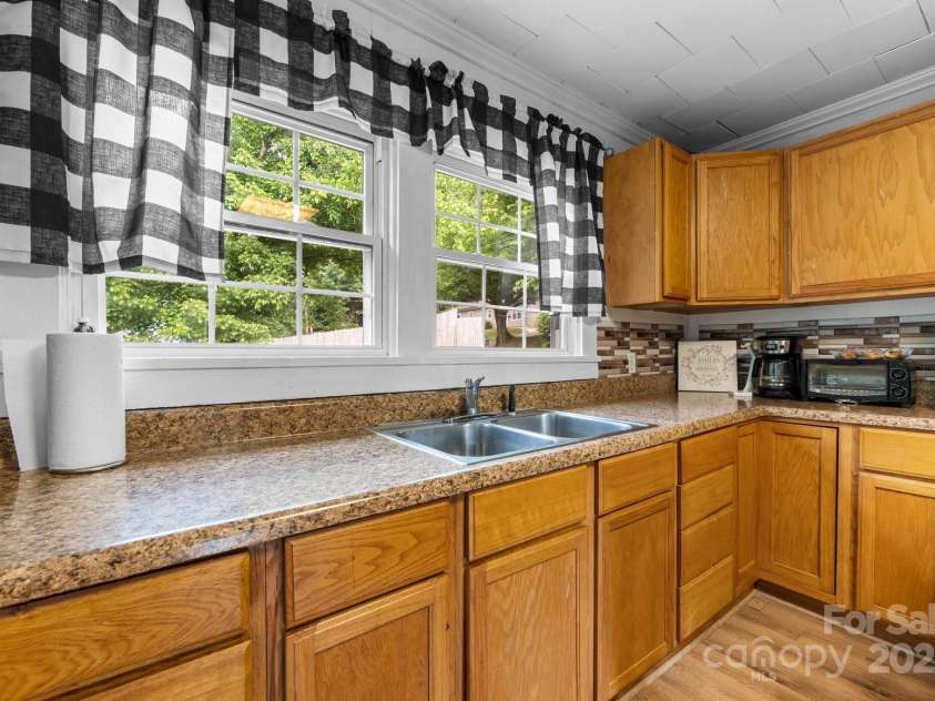 1609 Poplar Street, Lenoir, NC 28645.  MLS# CAR4268343, YatesRealty ID 23422. 