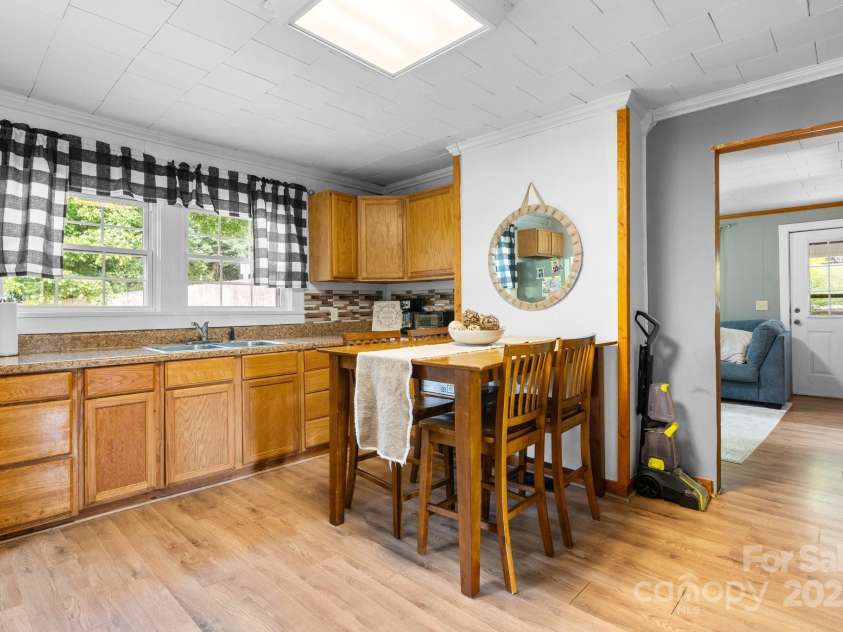 1609 Poplar Street, Lenoir, NC 28645.  MLS# CAR4268343, YatesRealty ID 23422. 