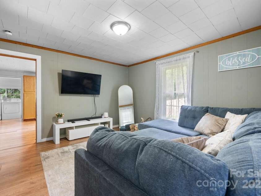 1609 Poplar Street, Lenoir, NC 28645.  MLS# CAR4268343, YatesRealty ID 23422. 