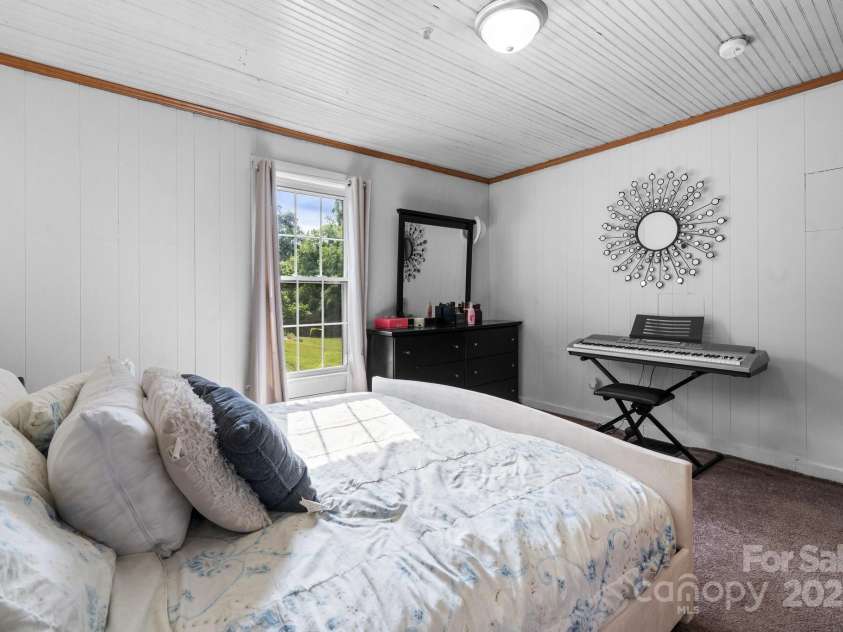 1609 Poplar Street, Lenoir, NC 28645.  MLS# CAR4268343, YatesRealty ID 23422. 