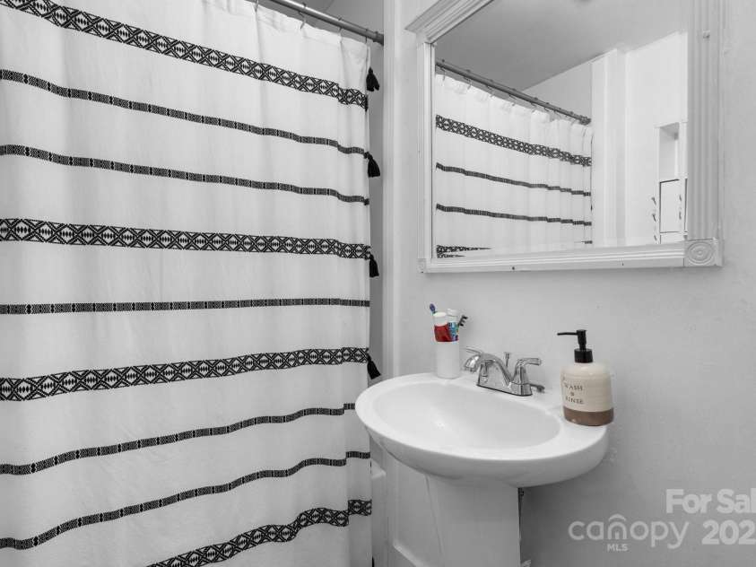 1609 Poplar Street, Lenoir, NC 28645.  MLS# CAR4268343, YatesRealty ID 23422. 