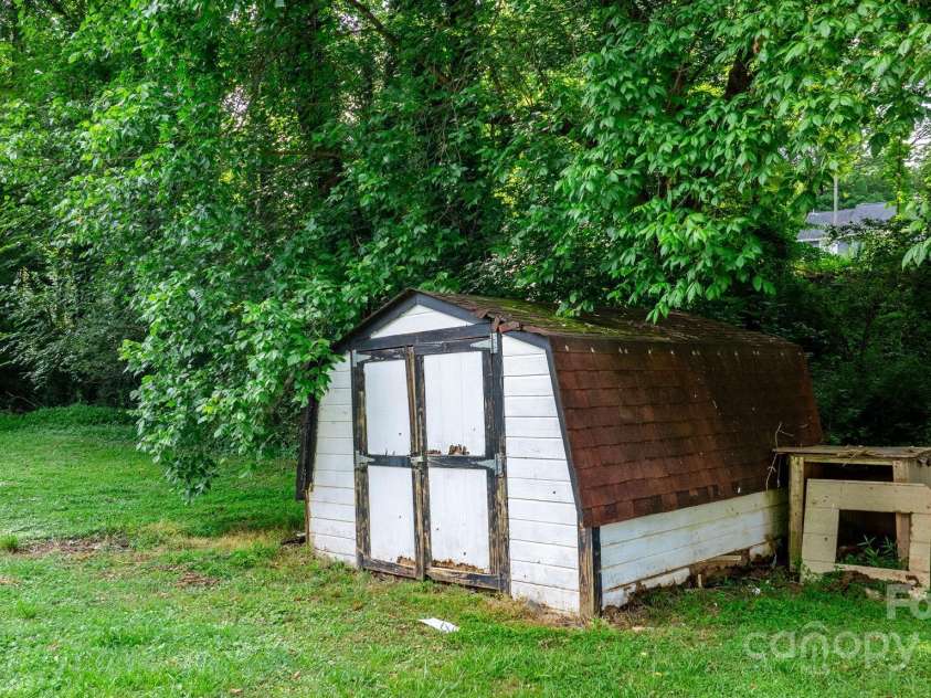 1609 Poplar Street, Lenoir, NC 28645.  MLS# CAR4268343, YatesRealty ID 23422. 