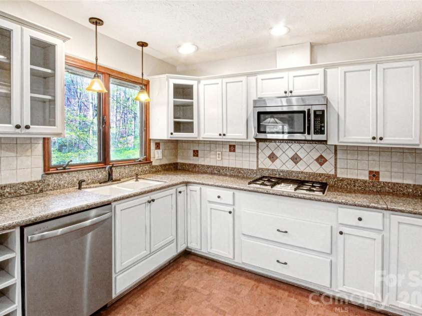 540 Chickadee Lane, Brevard, NC 28712.  MLS# CAR4363992, YatesRealty ID 23422. 