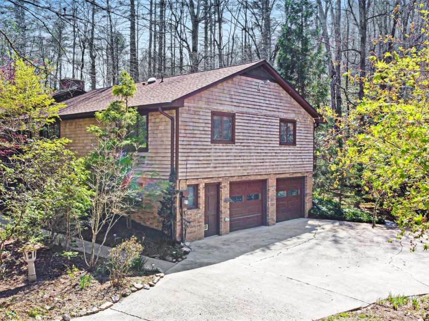 540 Chickadee Lane, Brevard, NC 28712.  MLS# CAR4363992, YatesRealty ID 23422. 