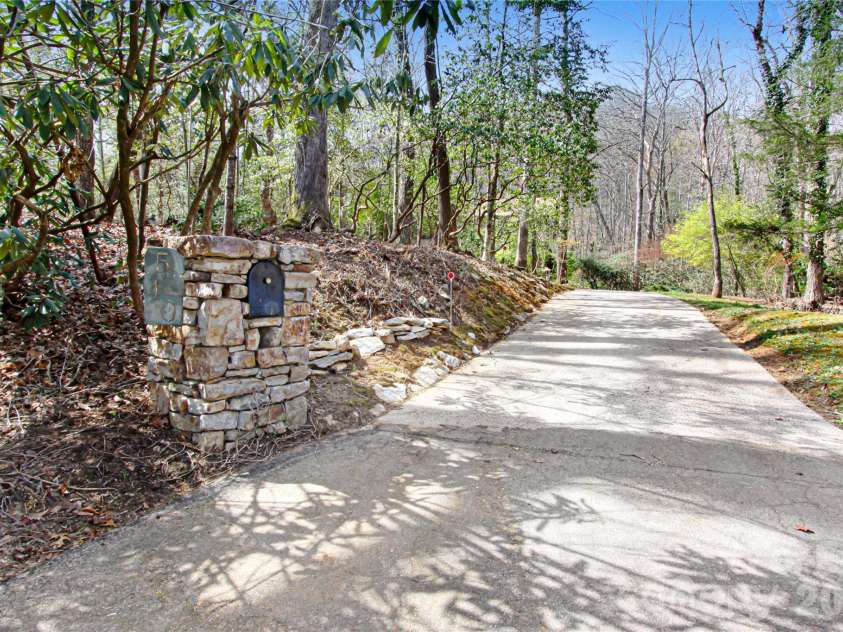 540 Chickadee Lane, Brevard, NC 28712.  MLS# CAR4363992, YatesRealty ID 23422. Welcome to 540 Chickadee Ln
