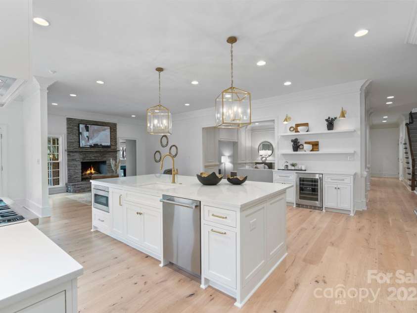 4920 Parview Drive, Charlotte, NC 28226.  MLS# CAR4258852, YatesRealty ID 23423. 