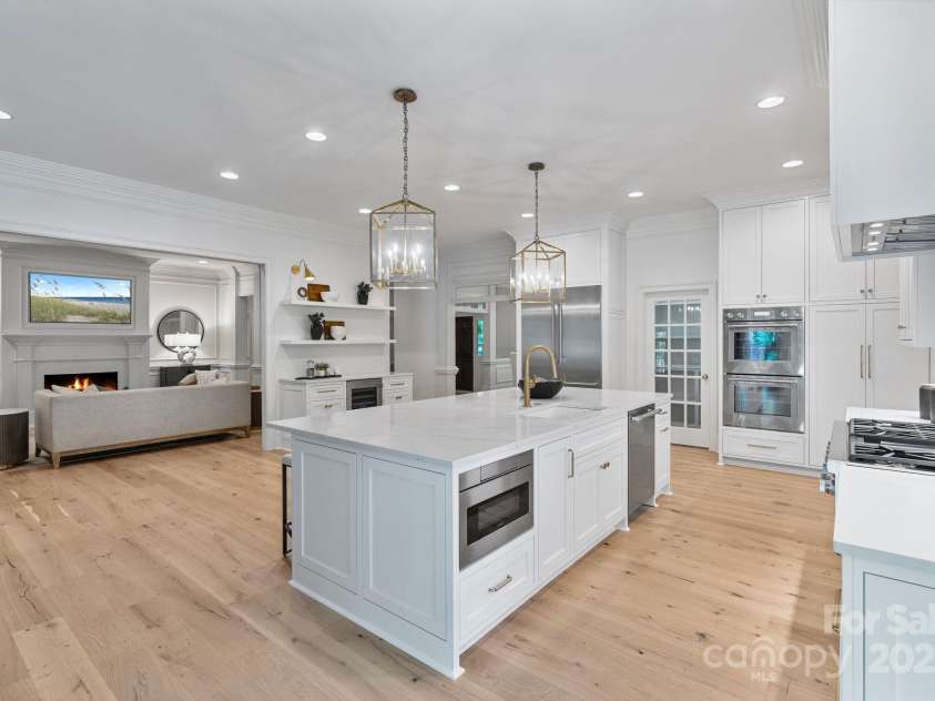 4920 Parview Drive, Charlotte, NC 28226.  MLS# CAR4258852, YatesRealty ID 23423. 