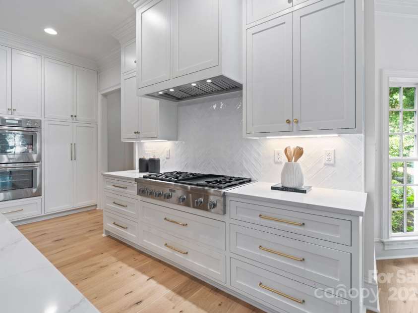 4920 Parview Drive, Charlotte, NC 28226.  MLS# CAR4258852, YatesRealty ID 23423. 