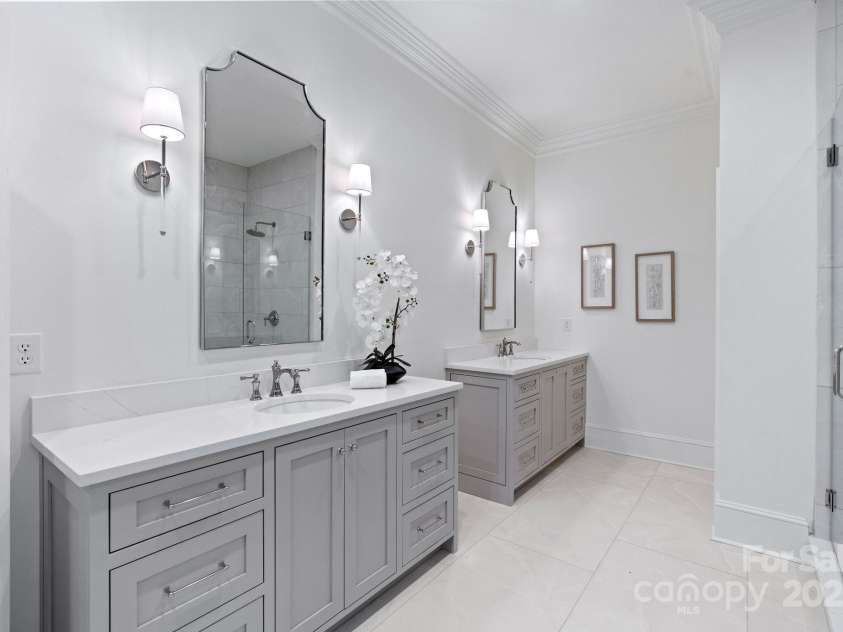 4920 Parview Drive, Charlotte, NC 28226.  MLS# CAR4258852, YatesRealty ID 23423. 