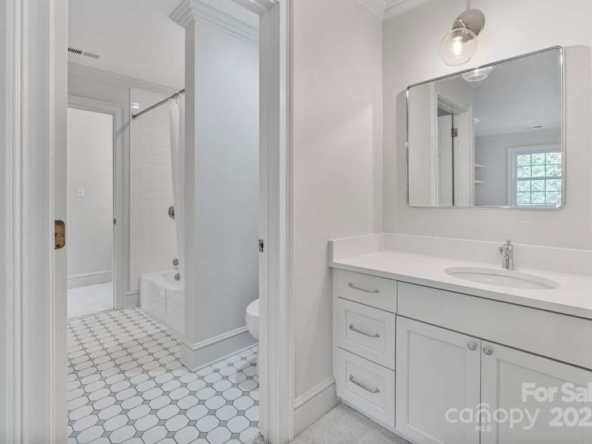 4920 Parview Drive, Charlotte, NC 28226.  MLS# CAR4258852, YatesRealty ID 23423. 