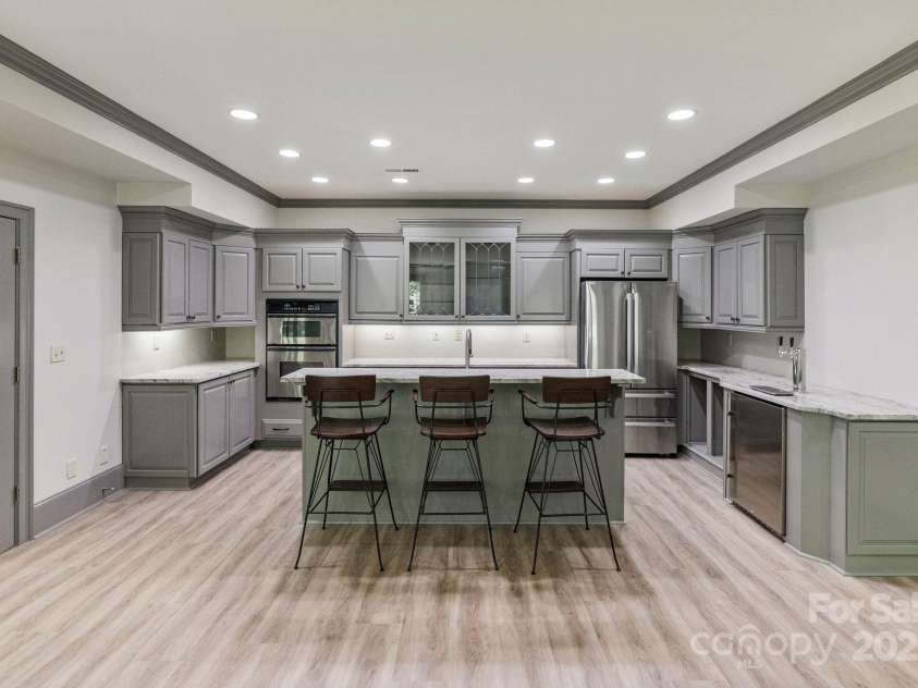 4920 Parview Drive, Charlotte, NC 28226.  MLS# CAR4258852, YatesRealty ID 23423. 