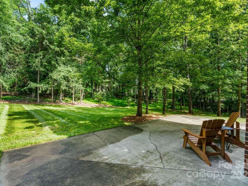 4920 Parview Drive, Charlotte, NC 28226.  MLS# CAR4258852, YatesRealty ID 23423. 