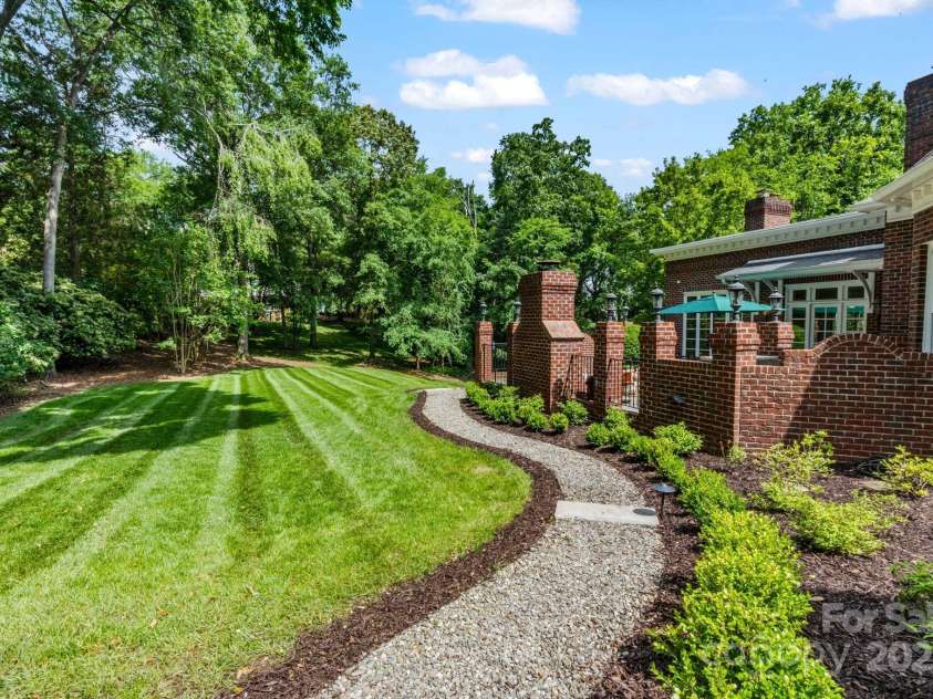4920 Parview Drive, Charlotte, NC 28226.  MLS# CAR4258852, YatesRealty ID 23423. 