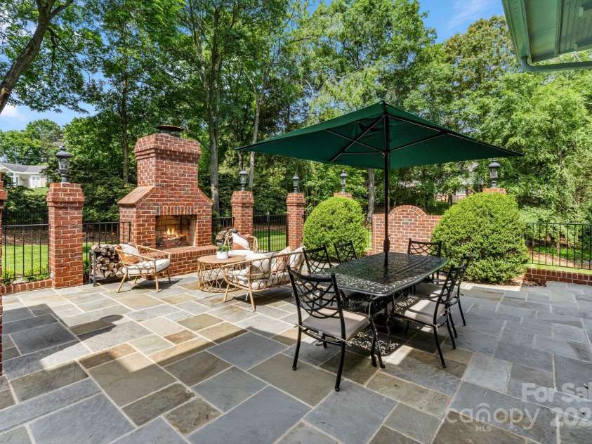 4920 Parview Drive, Charlotte, NC 28226.  MLS# CAR4258852, YatesRealty ID 23423. 