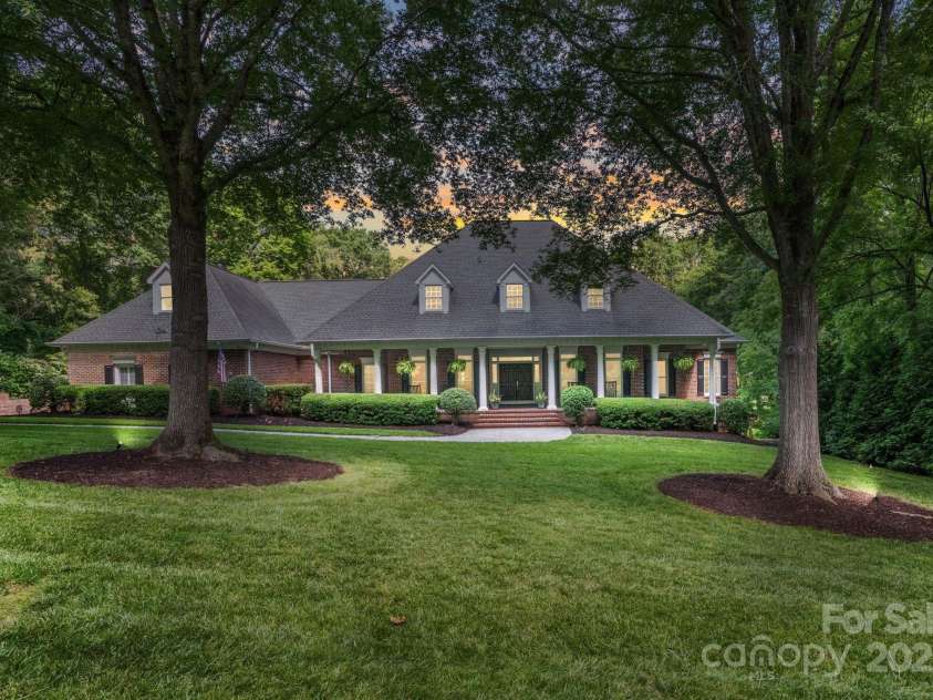4920 Parview Drive, Charlotte, NC 28226.  MLS# CAR4258852, YatesRealty ID 23423. 