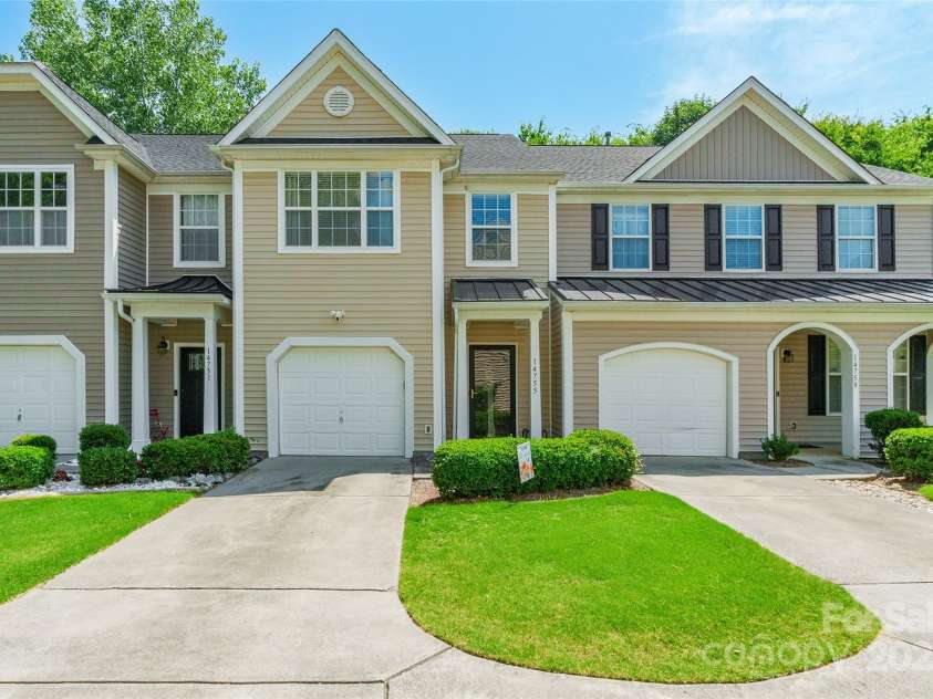 14755 Lions Paw Street, Charlotte, NC 28273.  MLS# CAR4274330, YatesRealty ID 23424. 