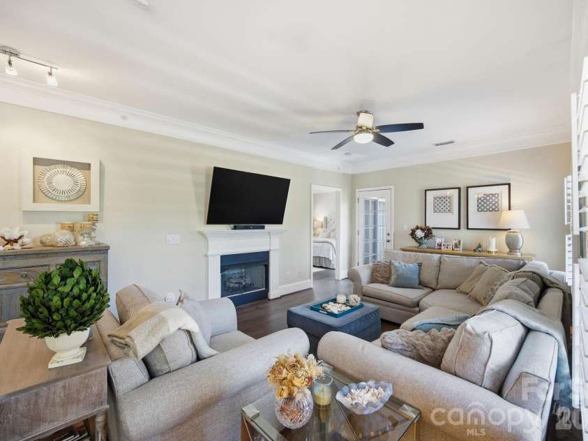 8942 Rosalyn Glen Road, Cornelius, NC 28031.  MLS# CAR4382727, YatesRealty ID 23424. 