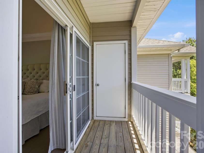 8942 Rosalyn Glen Road, Cornelius, NC 28031.  MLS# CAR4382727, YatesRealty ID 23424. 