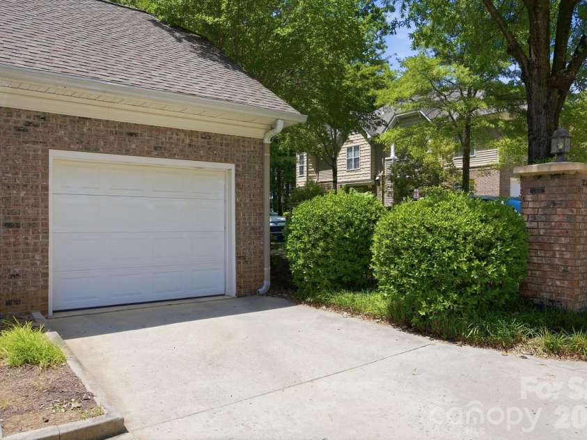 8942 Rosalyn Glen Road, Cornelius, NC 28031.  MLS# CAR4382727, YatesRealty ID 23424. 