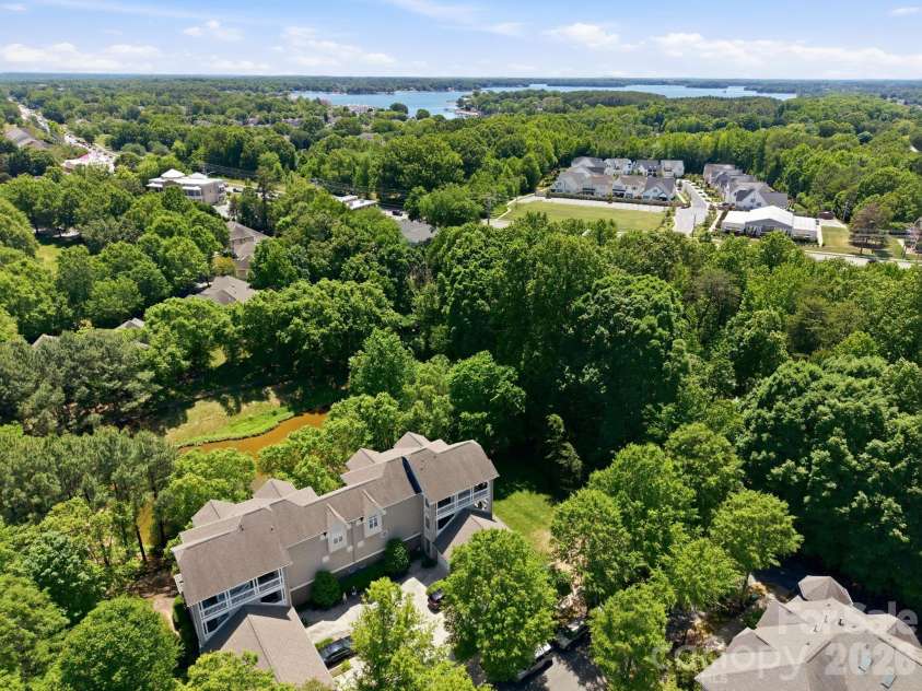 8942 Rosalyn Glen Road, Cornelius, NC 28031.  MLS# CAR4382727, YatesRealty ID 23424. 