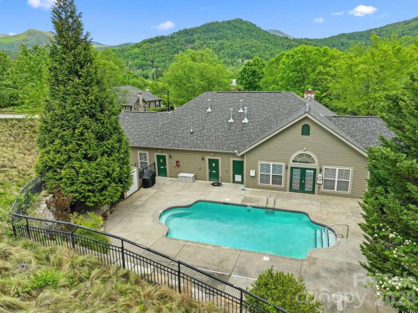11 Outlook Circle, Swannanoa, NC 28778.  MLS# CAR4380390, YatesRealty ID 23426. Community pool.