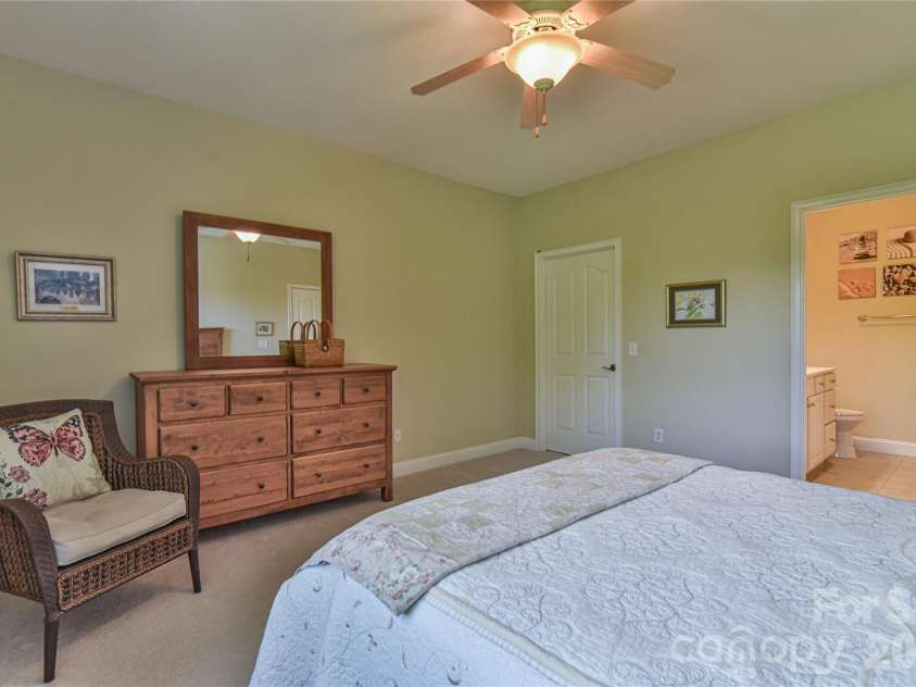 11 Outlook Circle, Swannanoa, NC 28778.  MLS# CAR4380390, YatesRealty ID 23426. En suite walk-in closet and bath.