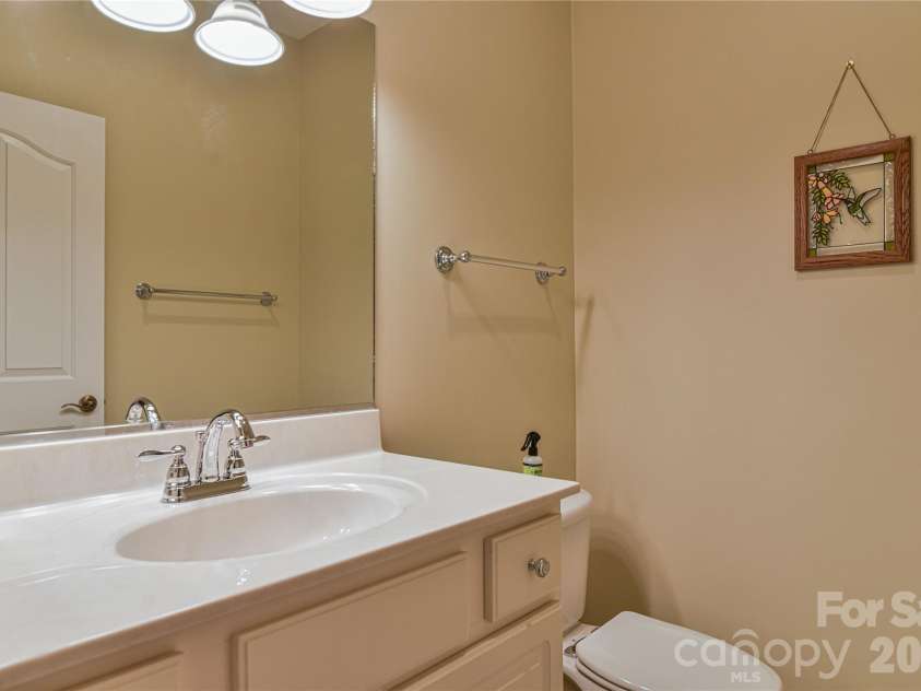 11 Outlook Circle, Swannanoa, NC 28778.  MLS# CAR4380390, YatesRealty ID 23426. Half bath on main.