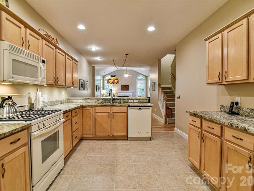 11 Outlook Circle, Swannanoa, NC 28778.  MLS# CAR4380390, YatesRealty ID 23426. Lots of prep space on the granite countertops.