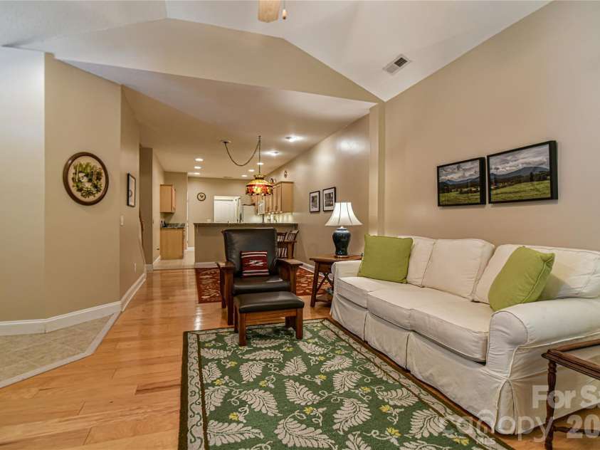 11 Outlook Circle, Swannanoa, NC 28778.  MLS# CAR4380390, YatesRealty ID 23426. Open floor plan.