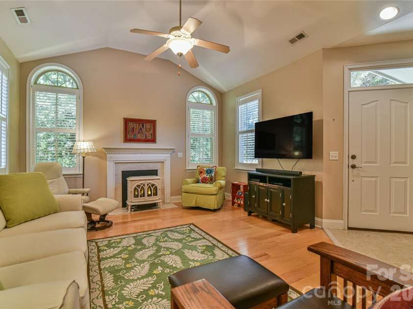 11 Outlook Circle, Swannanoa, NC 28778.  MLS# CAR4380390, YatesRealty ID 23426. Vaulted ceilings and hardwood floors in the living room.