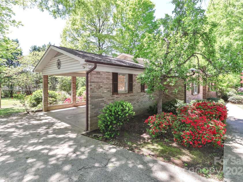 783 Carpenter Avenue, Mooresville, NC 28115.  MLS# CAR4241158, YatesRealty ID 23426. 