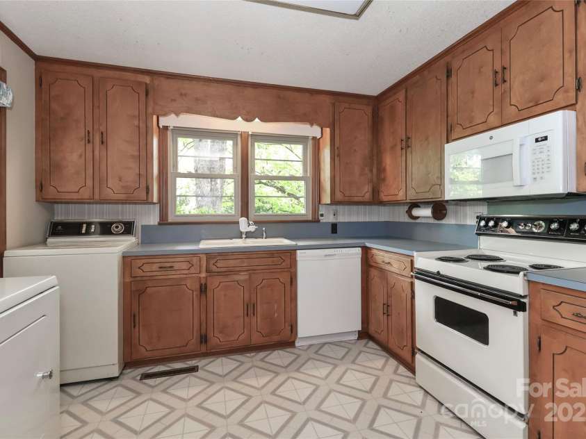 783 Carpenter Avenue, Mooresville, NC 28115.  MLS# CAR4241158, YatesRealty ID 23426. 