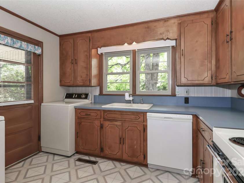 783 Carpenter Avenue, Mooresville, NC 28115.  MLS# CAR4241158, YatesRealty ID 23426. 