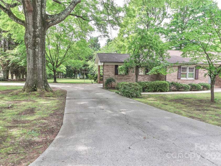 783 Carpenter Avenue, Mooresville, NC 28115.  MLS# CAR4241158, YatesRealty ID 23426. 
