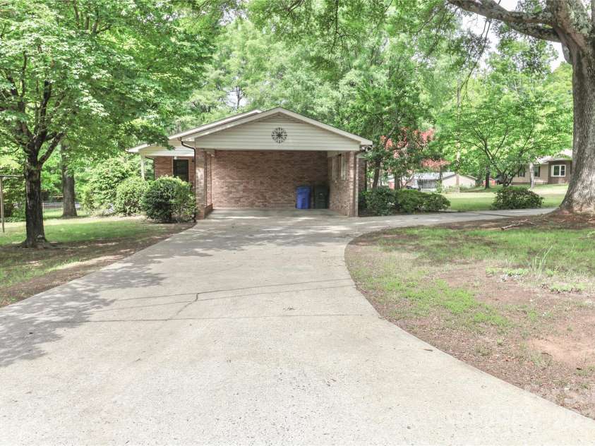 783 Carpenter Avenue, Mooresville, NC 28115.  MLS# CAR4241158, YatesRealty ID 23426. 