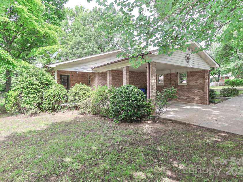 783 Carpenter Avenue, Mooresville, NC 28115.  MLS# CAR4241158, YatesRealty ID 23426. 
