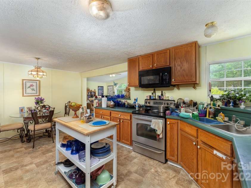 38 Hidden Forest Drive, Hendersonville, NC 28792.  MLS# CAR4267179, YatesRealty ID 23427. Kitchen with breakfast area