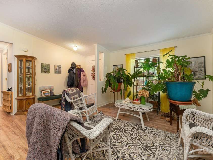 38 Hidden Forest Drive, Hendersonville, NC 28792.  MLS# CAR4267179, YatesRealty ID 23427. Open Floorplan