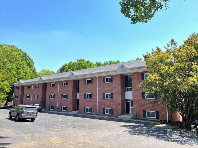 400 Queens Road, Charlotte, NC 28207.  MLS# CAR4373514, YatesRealty ID 23429. 