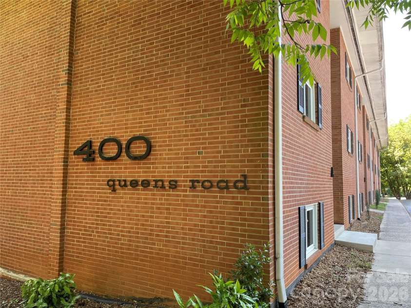 400 Queens Road, Charlotte, NC 28207.  MLS# CAR4373514, YatesRealty ID 23429. 