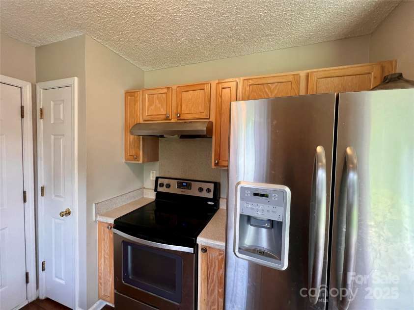 5523 Stone Bluff Court, Charlotte, NC 28214.  MLS# CAR4261273, YatesRealty ID 23429. 